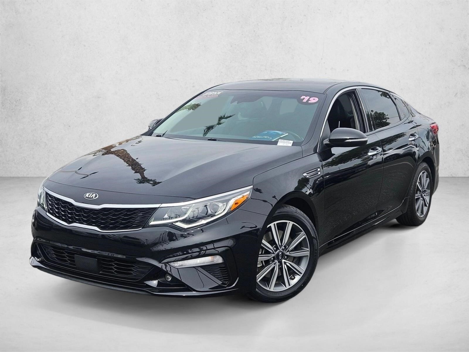 2019 Kia Optima EX's photo