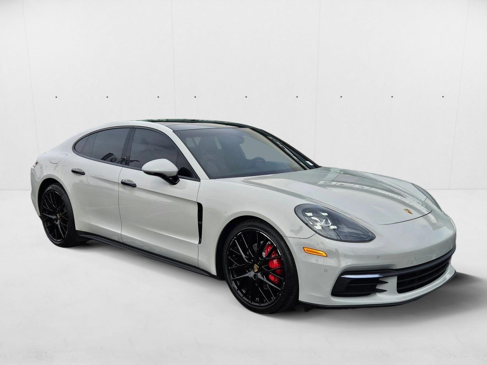 2019 Porsche Panamera Base 4 photo 3