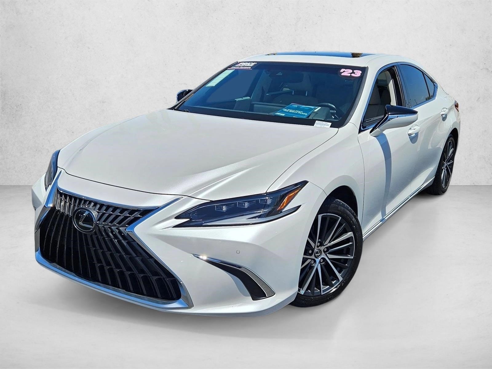 2023 Lexus ES 300h 300h's photo
