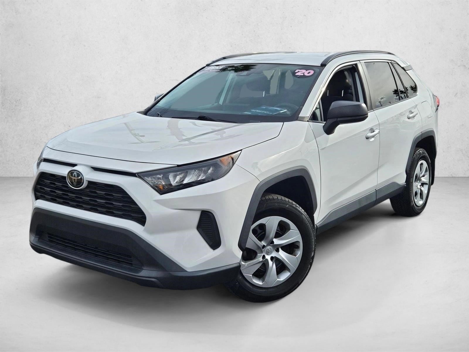 2020 Toyota RAV4 LE's photo