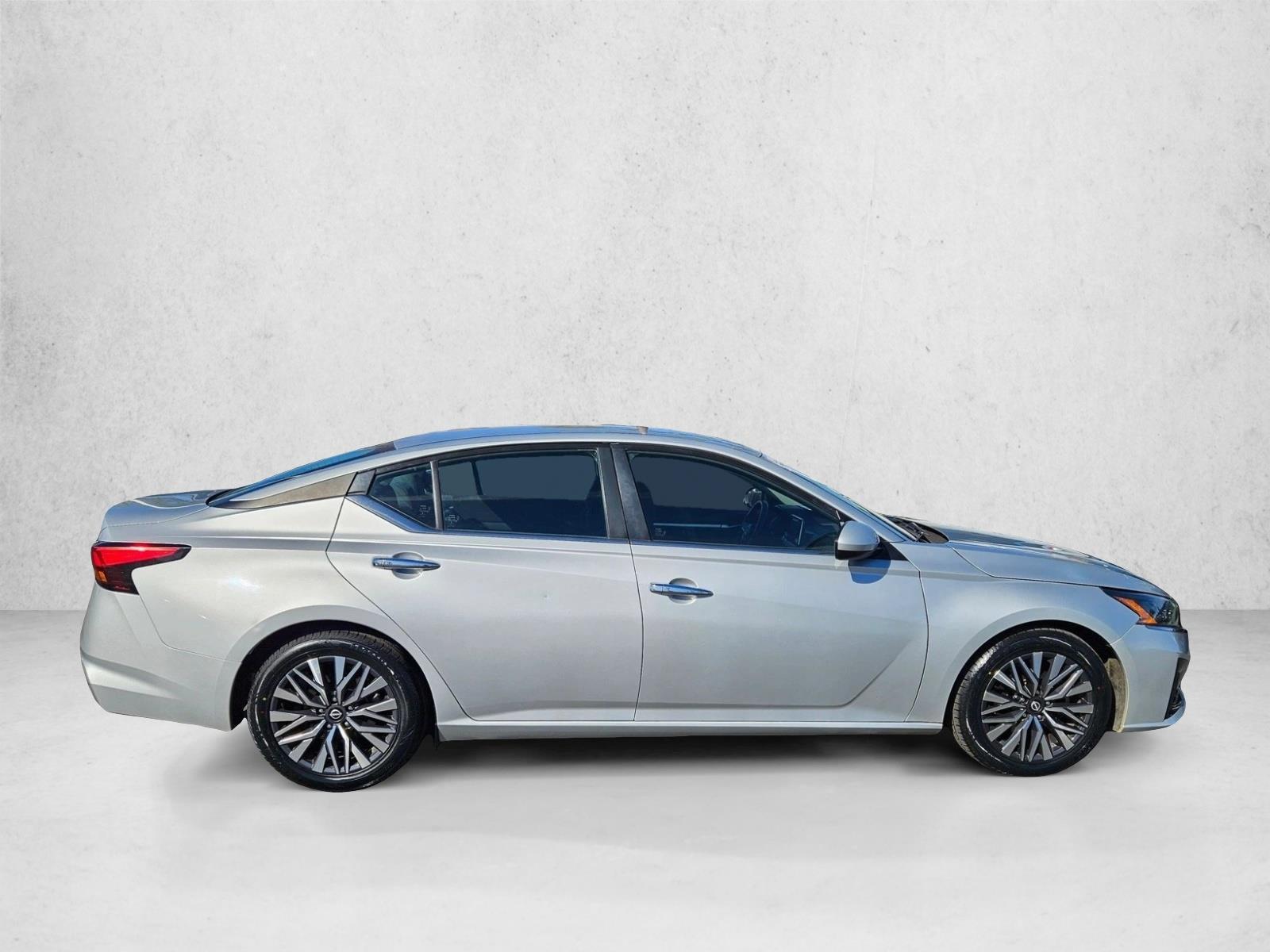 2023 Nissan Altima 2.5 SV photo 4