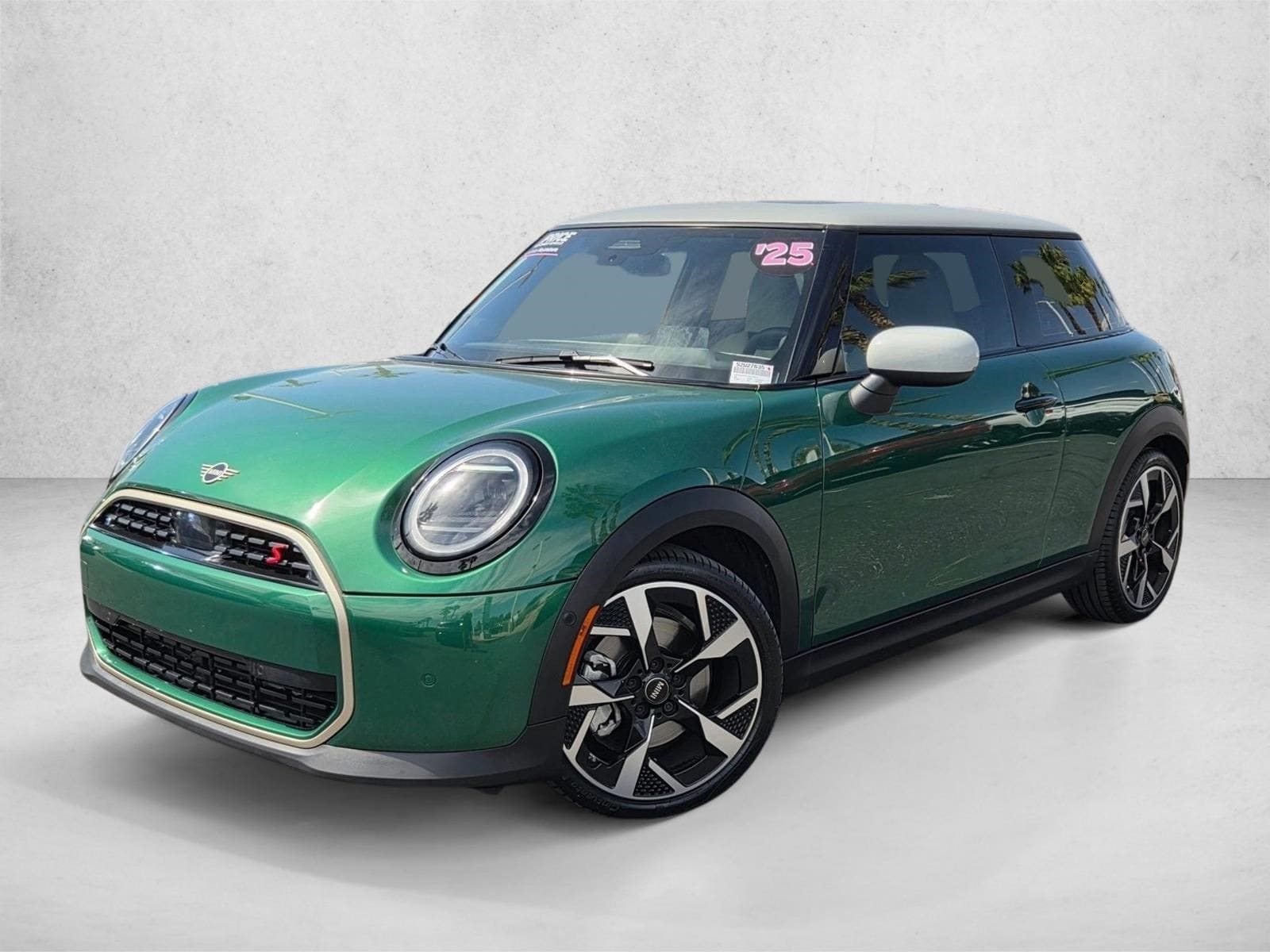 2025 MINI Hardtop Cooper S Signature's photo