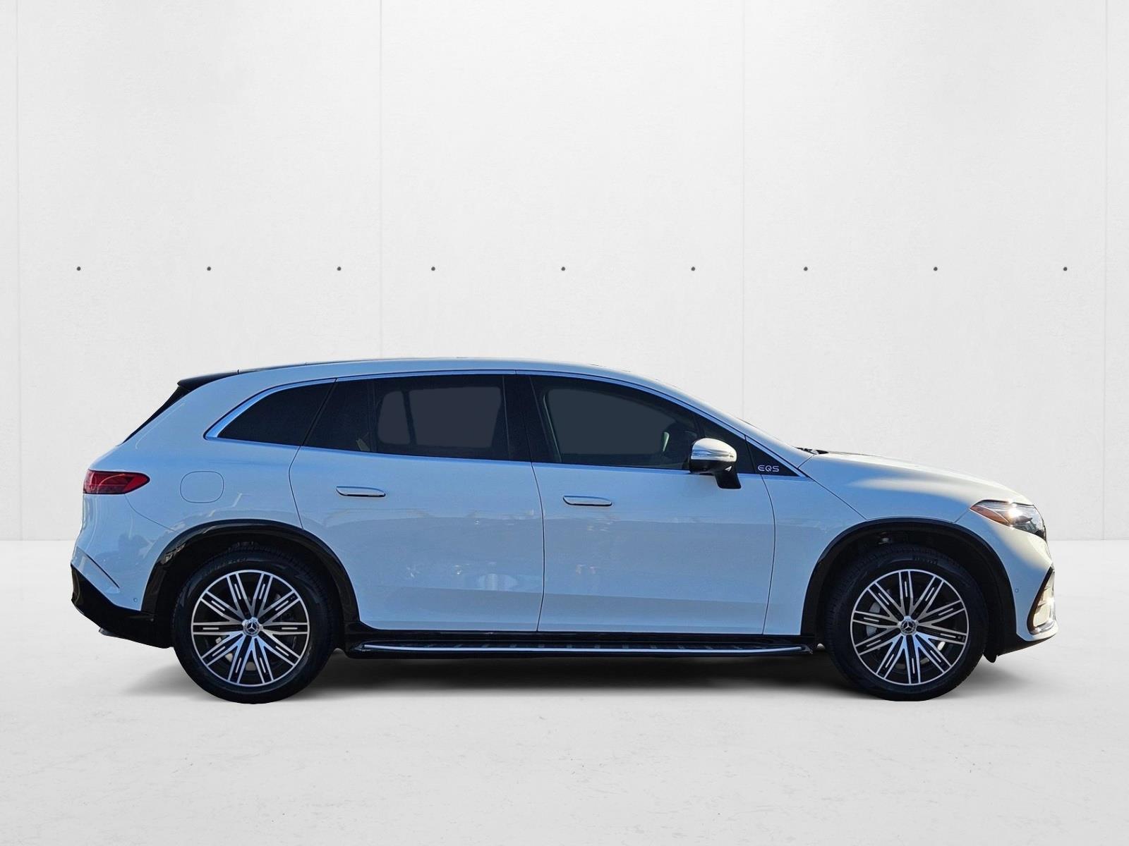 2024 Mercedes Benz EQS SUV 450 4MATIC photo 3