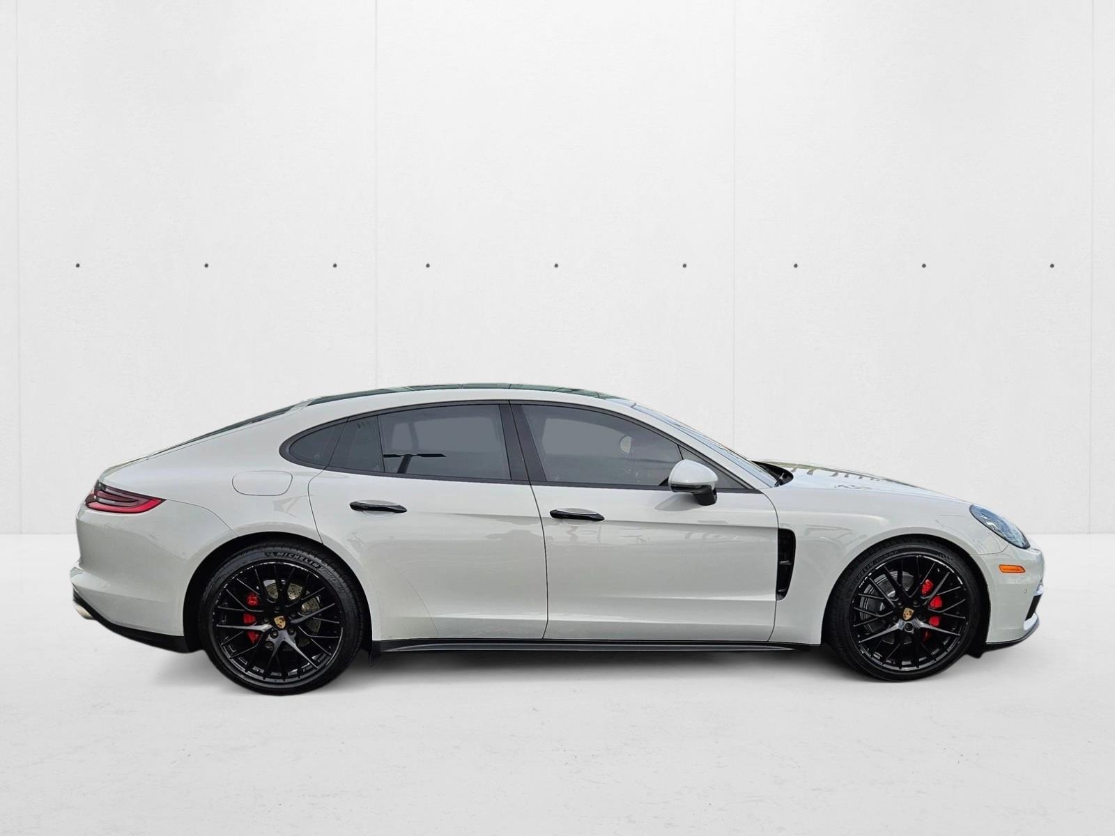 2019 Porsche Panamera Base 4 photo 4