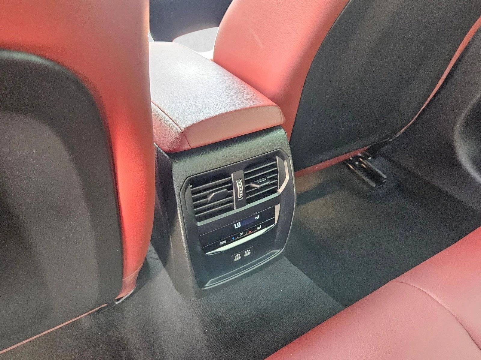 2024 BMW 3 Series 330i - Photo 18
