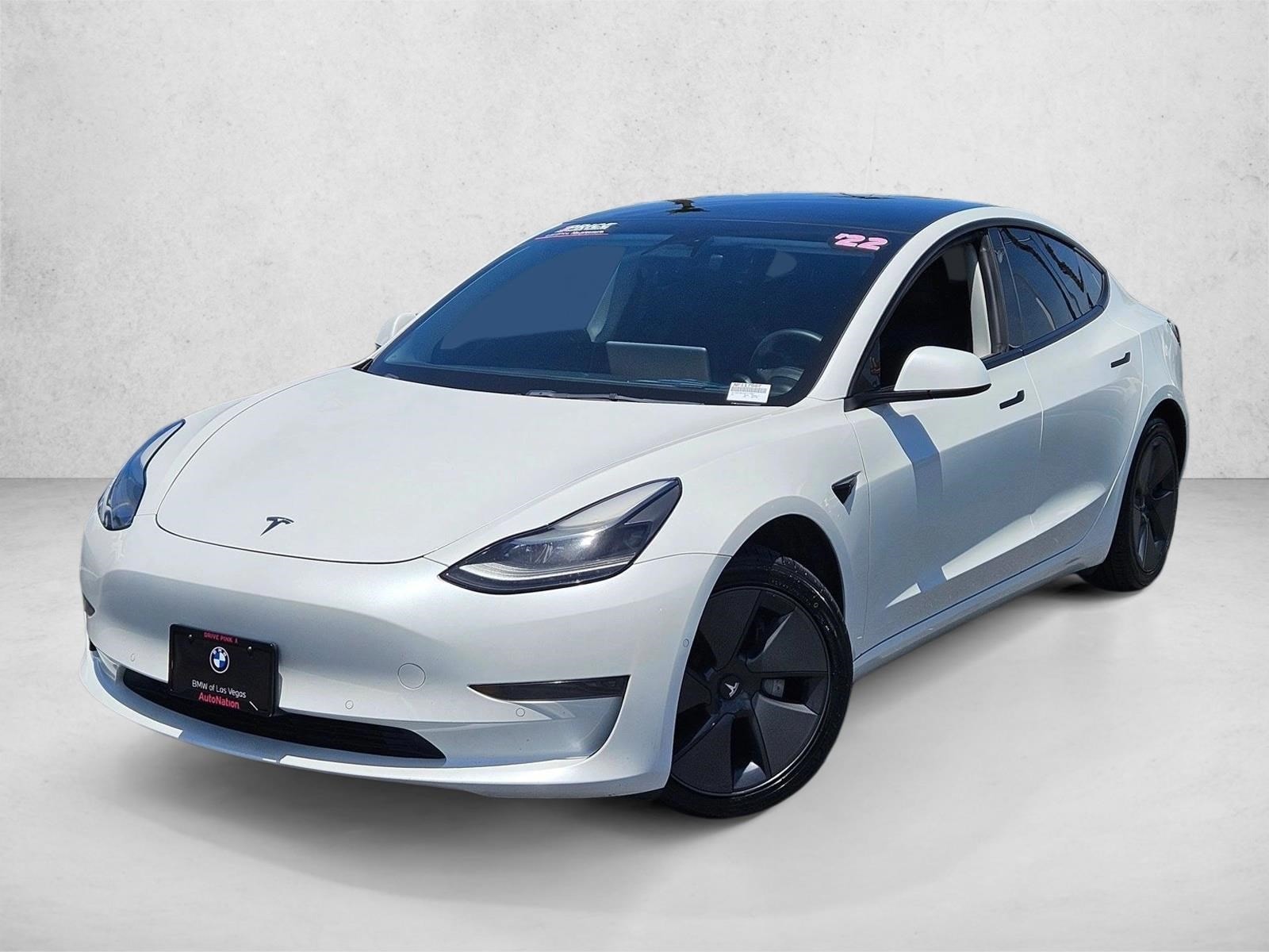 2022 Tesla Model 3 Standard Range Plus's photo