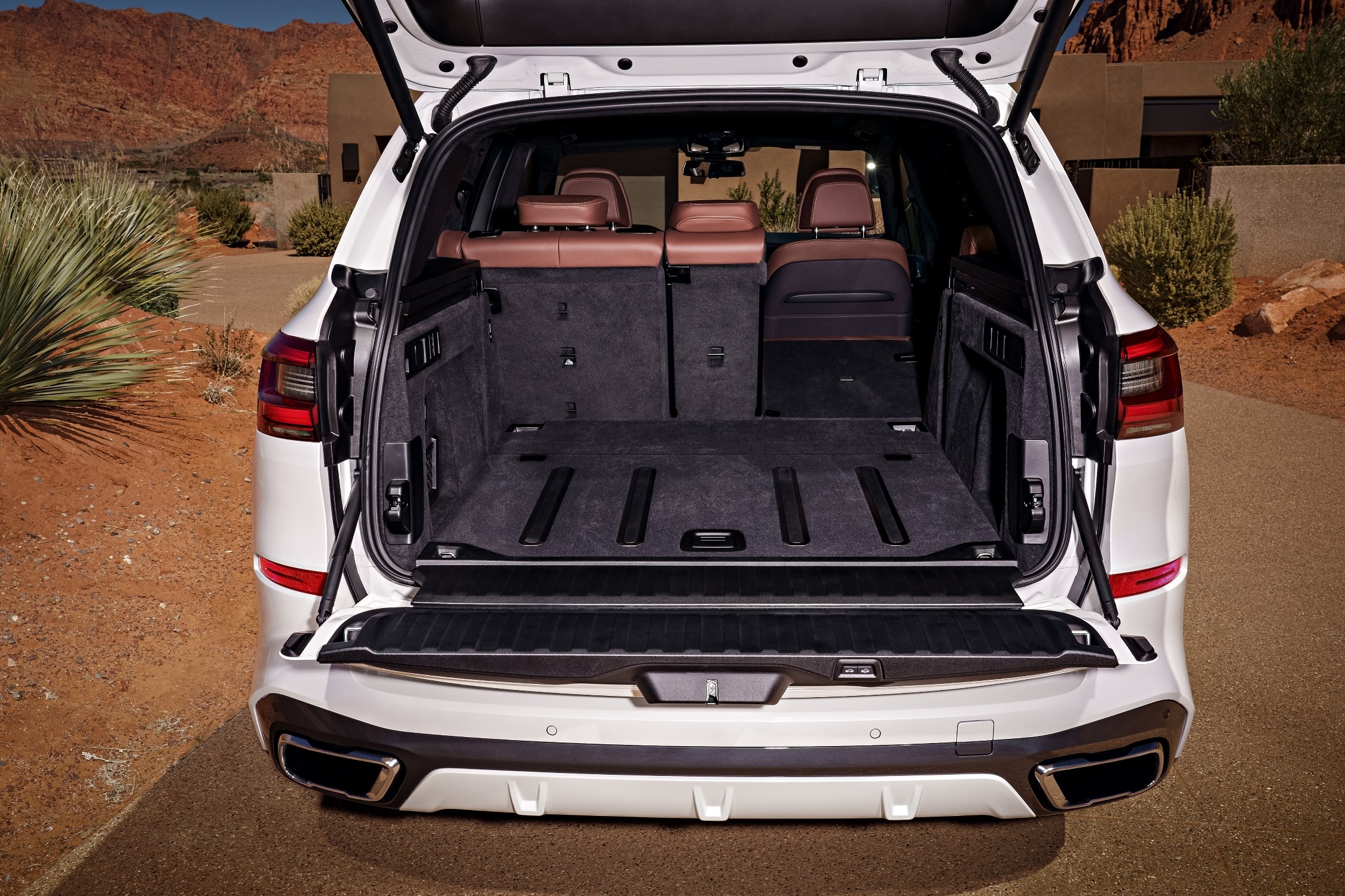 BMW Stroller Fit Guide: X3 vs X5 vs X7 Cargo Space
