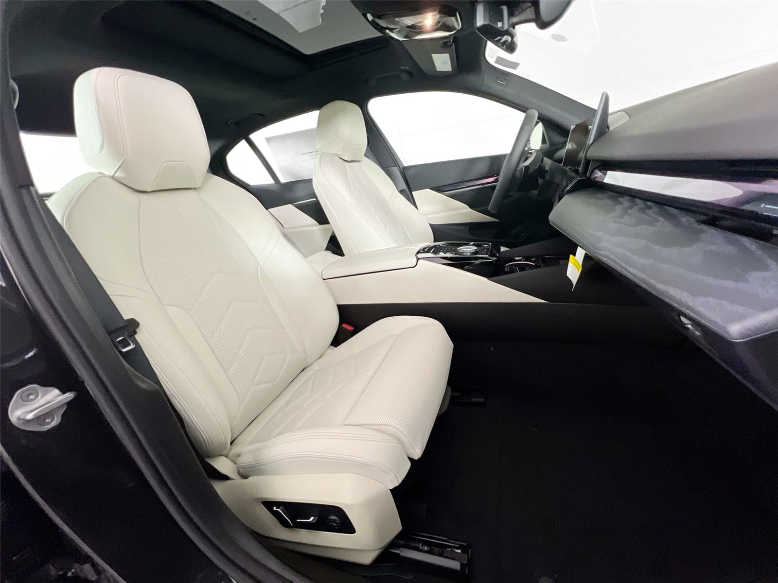 2026 BMW 5 Series 530i - Photo 26
