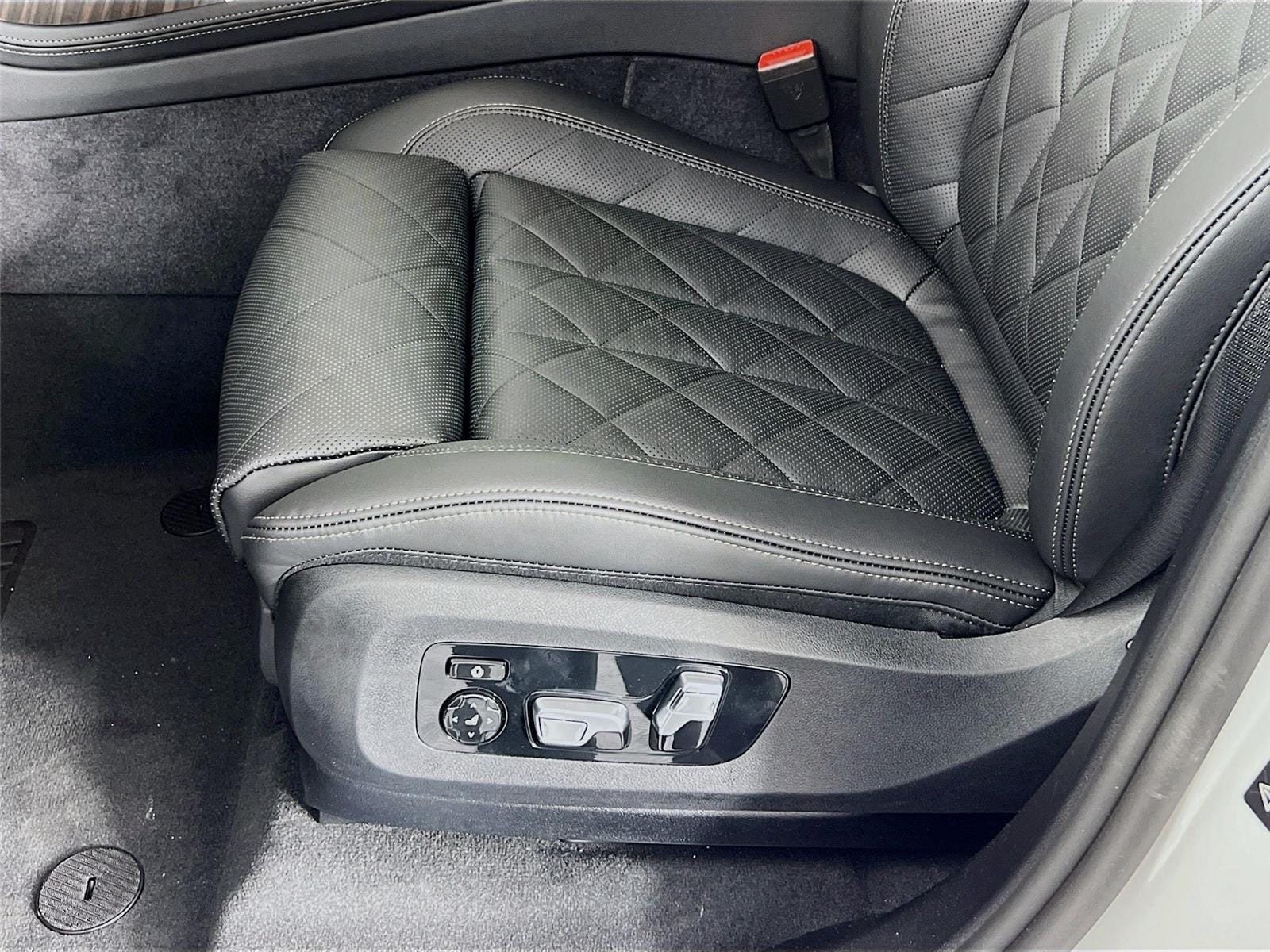 2025 BMW X7 40i - Photo 17