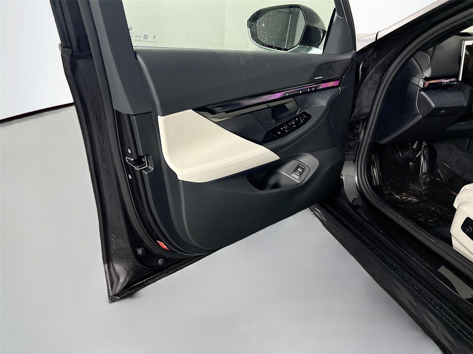 2026 BMW 5 Series 530i - Photo 16