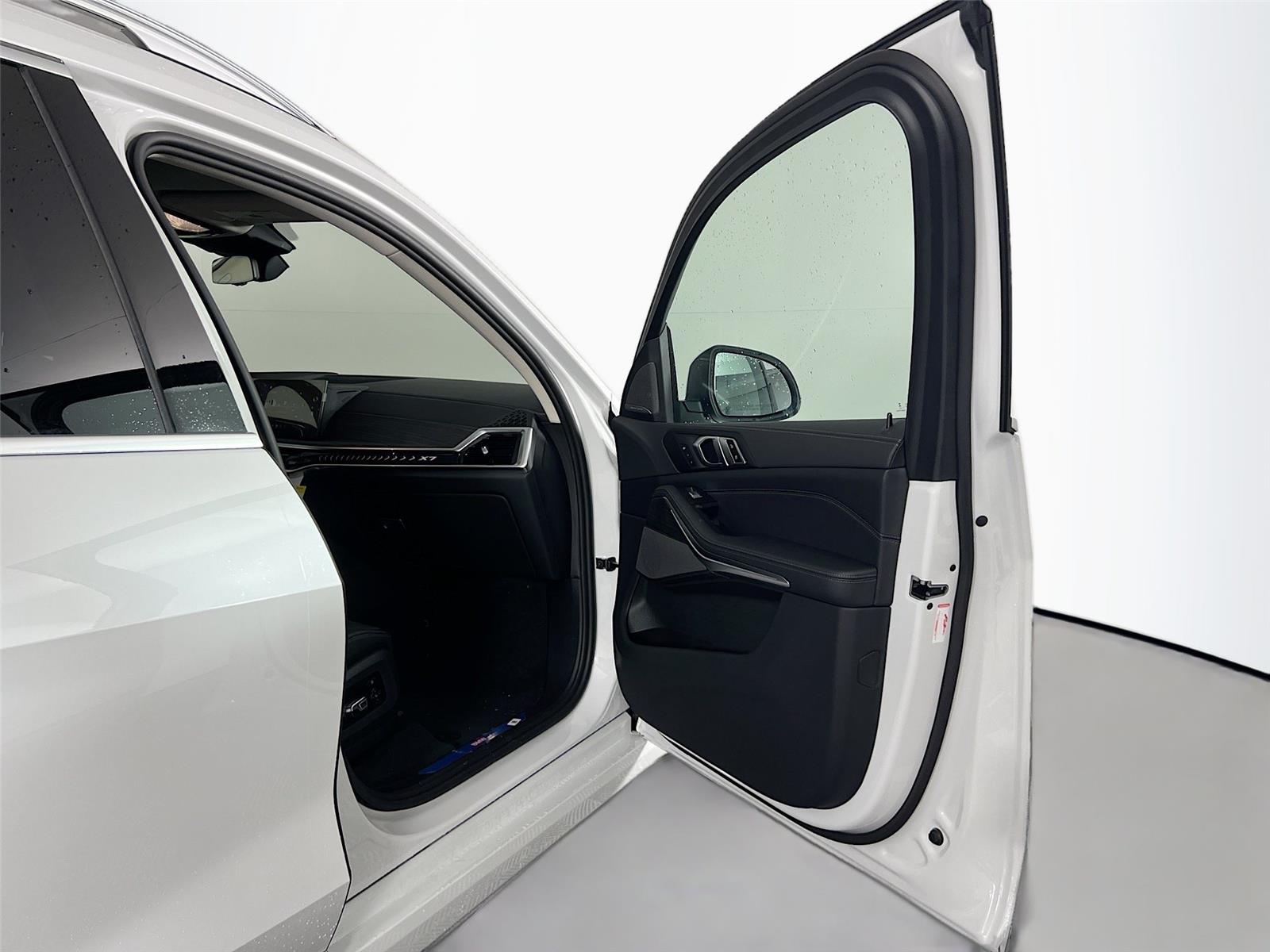 2025 BMW X7 40i - Photo 25
