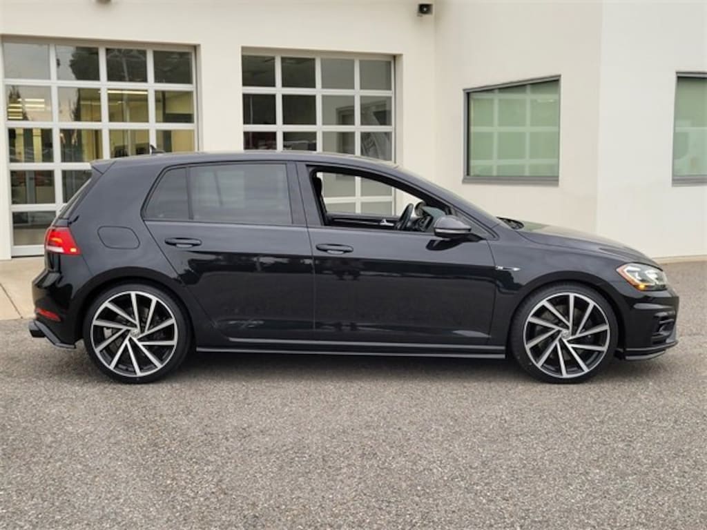 Used 2018 Volkswagen Golf R 2.0T w/DCC & Navigation Hatchback