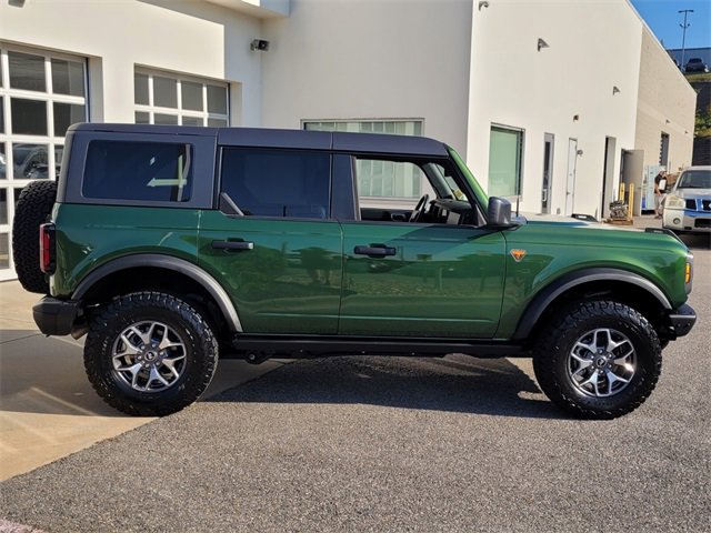 2024 Ford Bronco Badlands photo 2