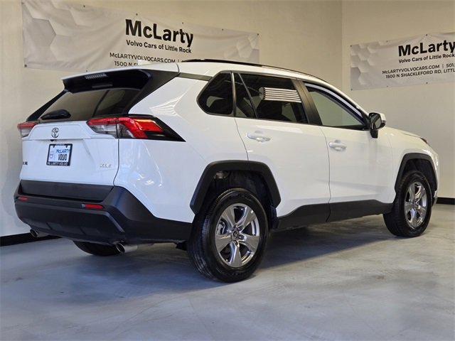 2023 Toyota RAV4 XLE photo 2