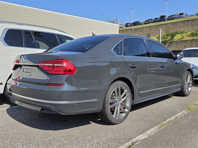 2016 Volkswagen Passat R-Line photo 3