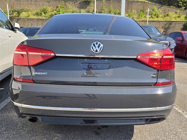 2016 Volkswagen Passat R-Line photo 4