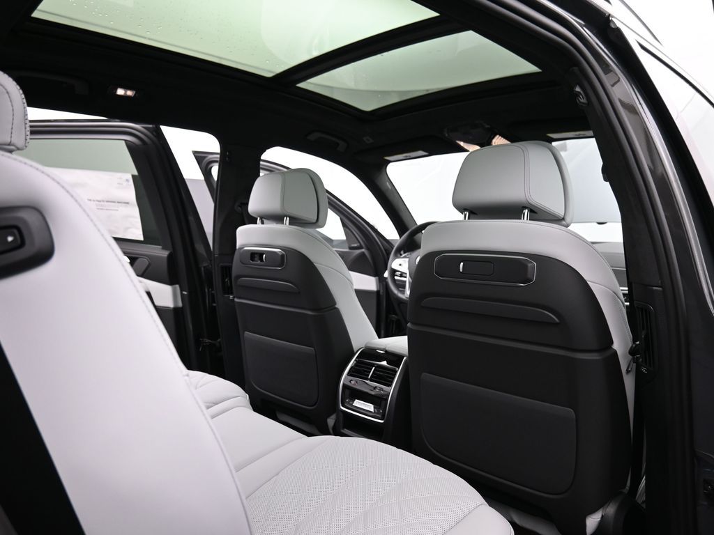 2026 BMW X7 40i - Photo 25