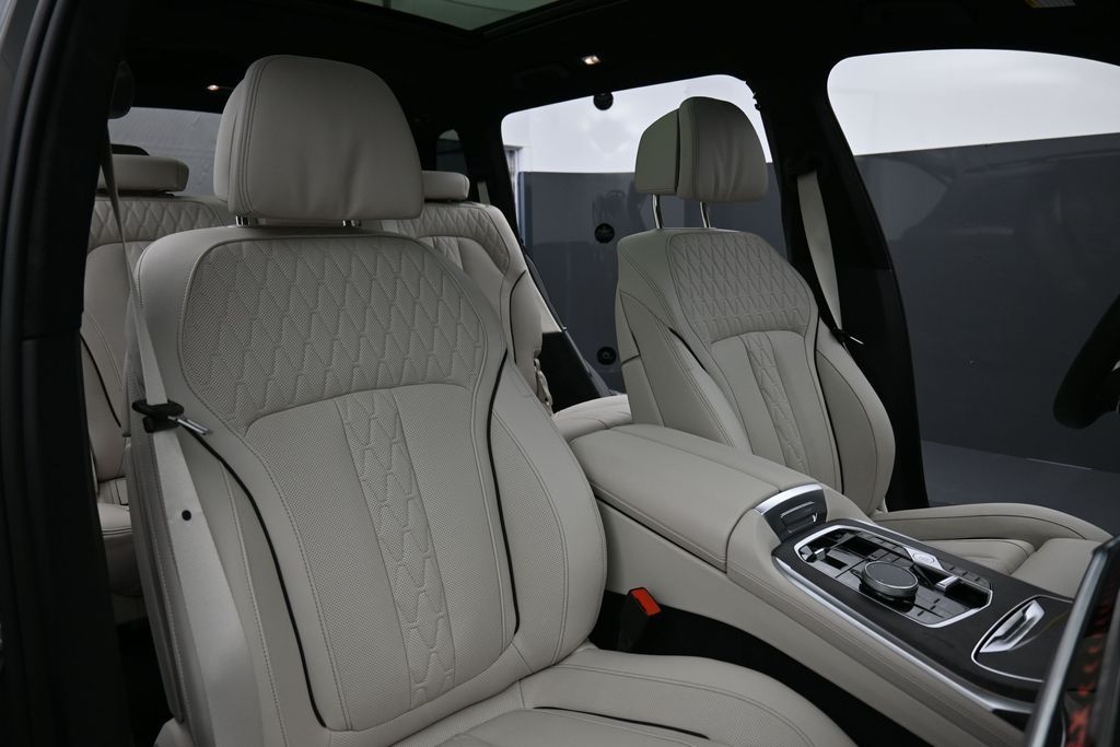 2026 BMW X7 40i - Photo 21