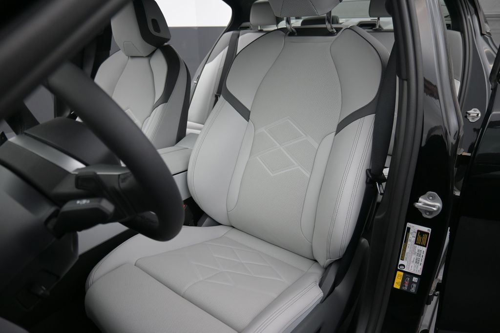 2026 BMW 5 Series 550e - Photo 11