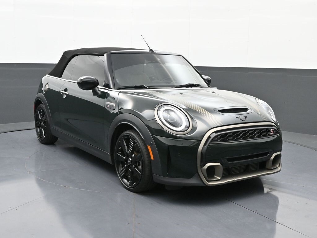 2024 Mini Cooper Convertible Iconic photo 2