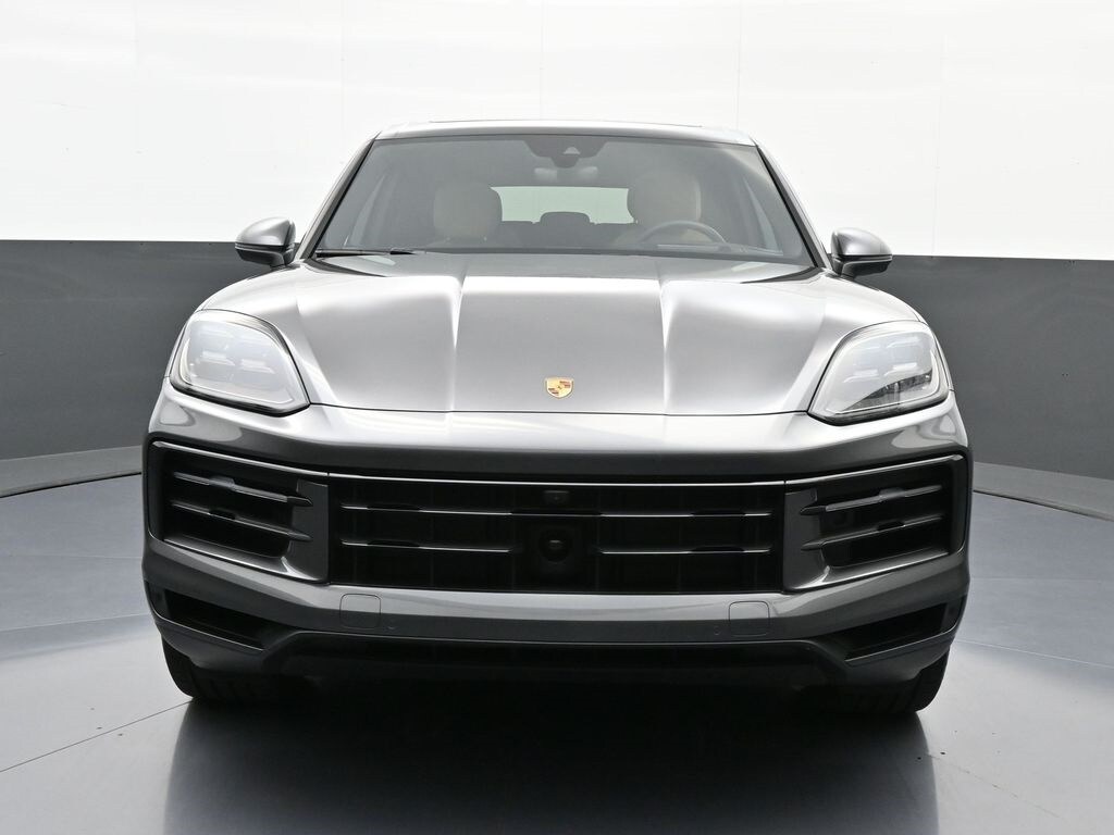 2025 Porsche Cayenne Base photo 2