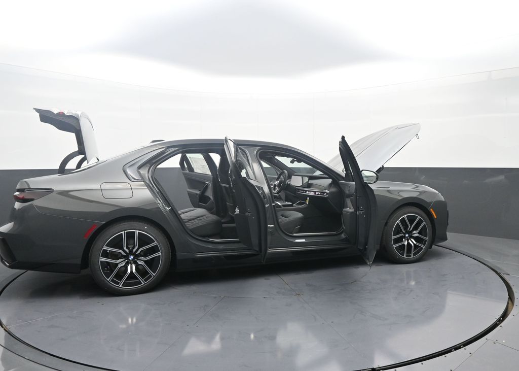 2026 BMW 7 Series 750e - Photo 46