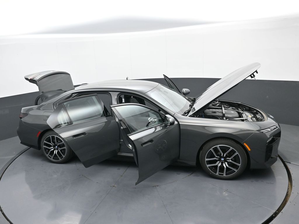 2026 BMW 7 Series 750e - Photo 39