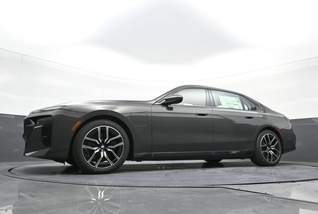 2026 BMW 7 Series 750e - Photo 26