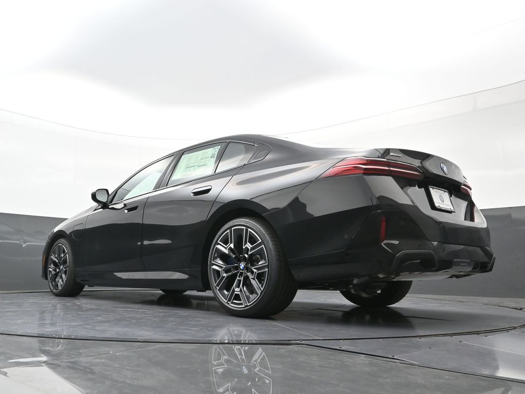 2026 BMW 5 Series 550e - Photo 26
