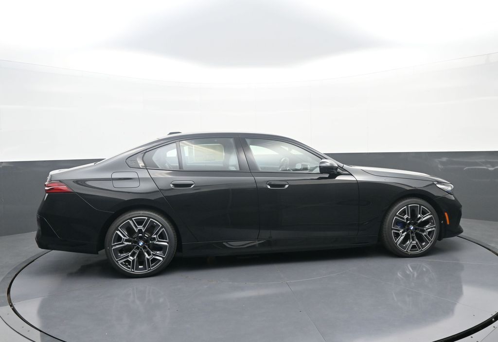 2026 BMW 5 Series 550e - Photo 8