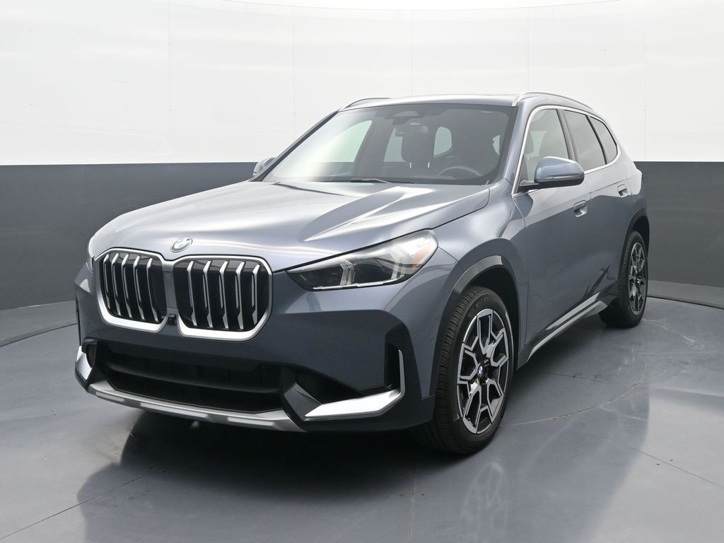 2025 BMW X1 28i's photo