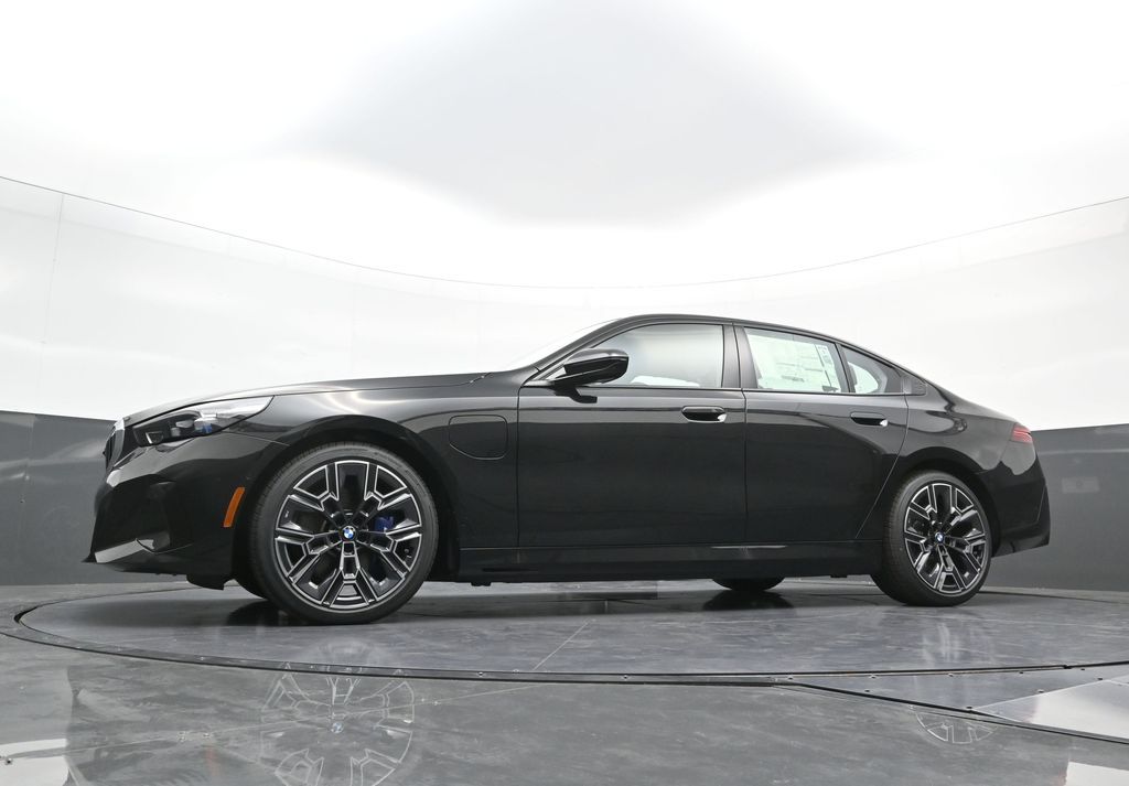 2026 BMW 5 Series 550e - Photo 25