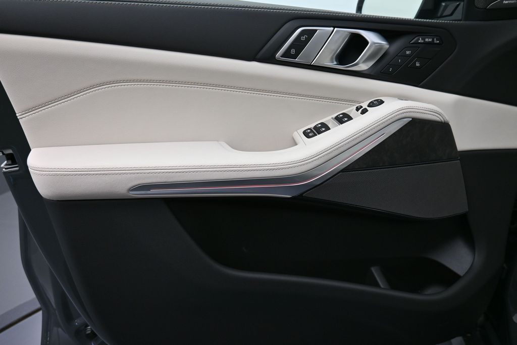 2026 BMW X7 40i - Photo 9