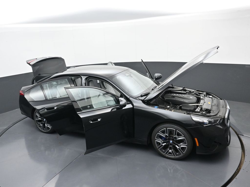 2026 BMW 5 Series 550e - Photo 38