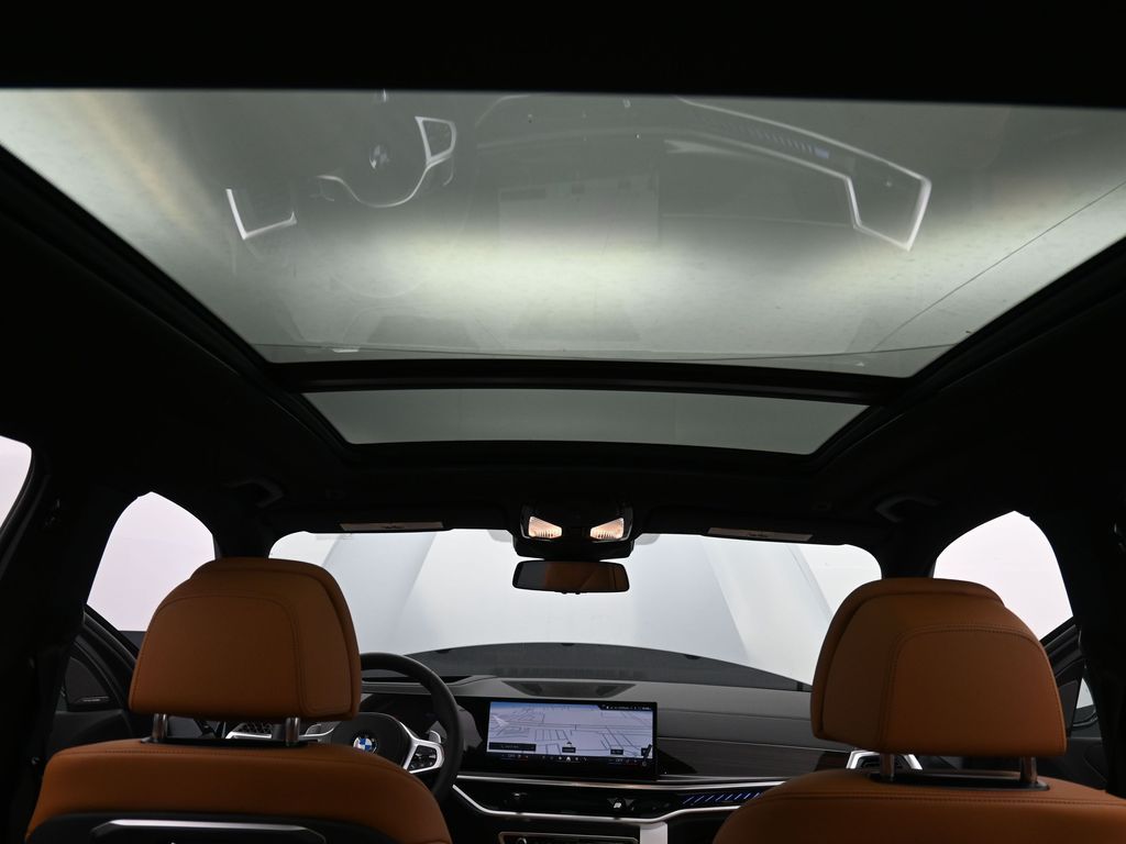 2026 BMW X5 M60i - Photo 18