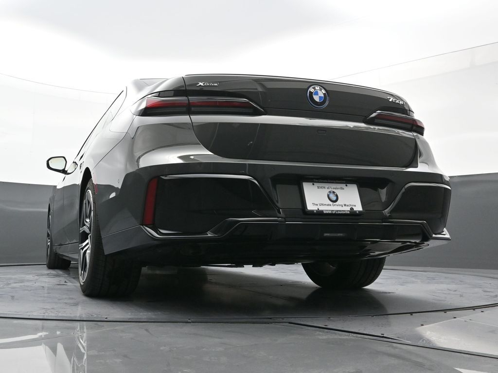 2026 BMW 7 Series 750e - Photo 28