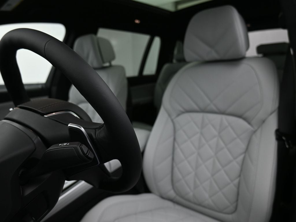 2026 BMW X7 40i - Photo 13