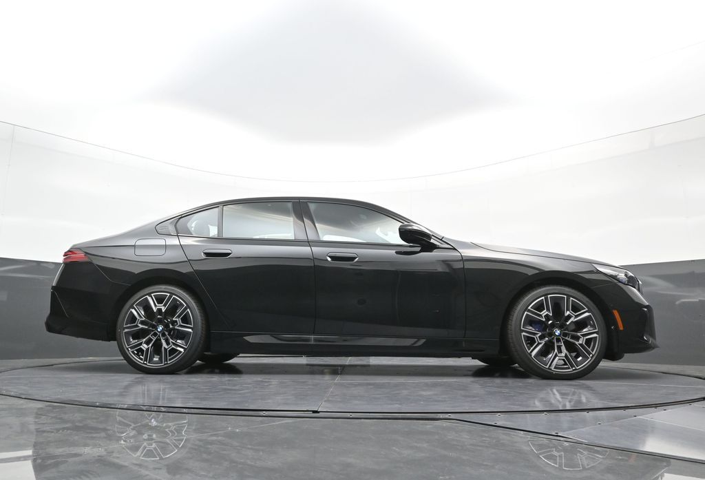 2026 BMW 5 Series 550e - Photo 29