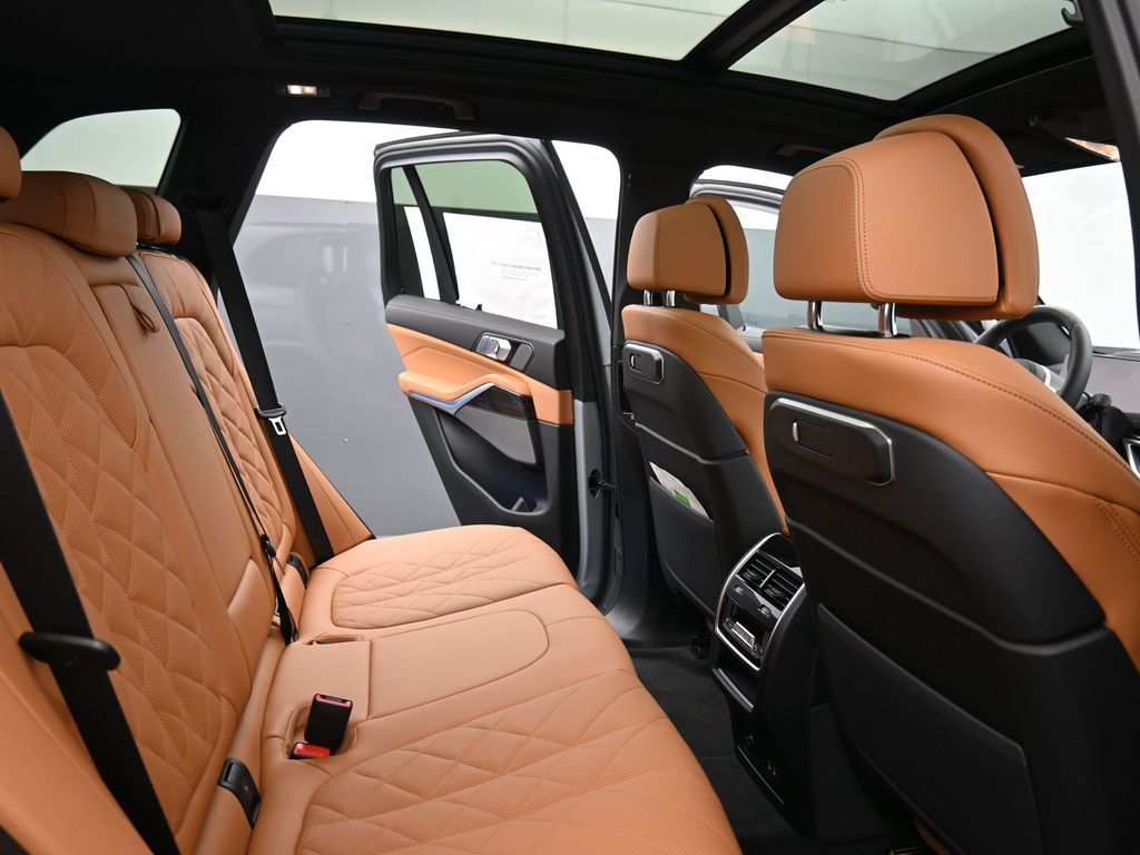 2026 BMW X5 M60i - Photo 17