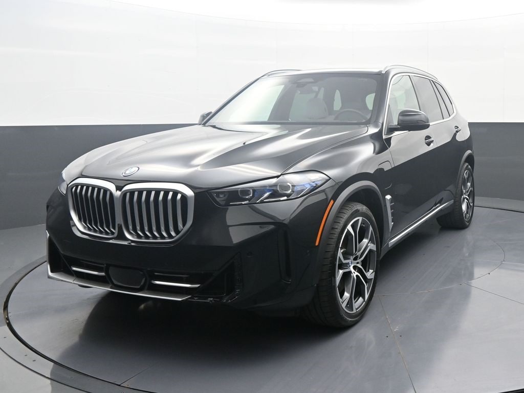 2025 BMW X5 50e's photo