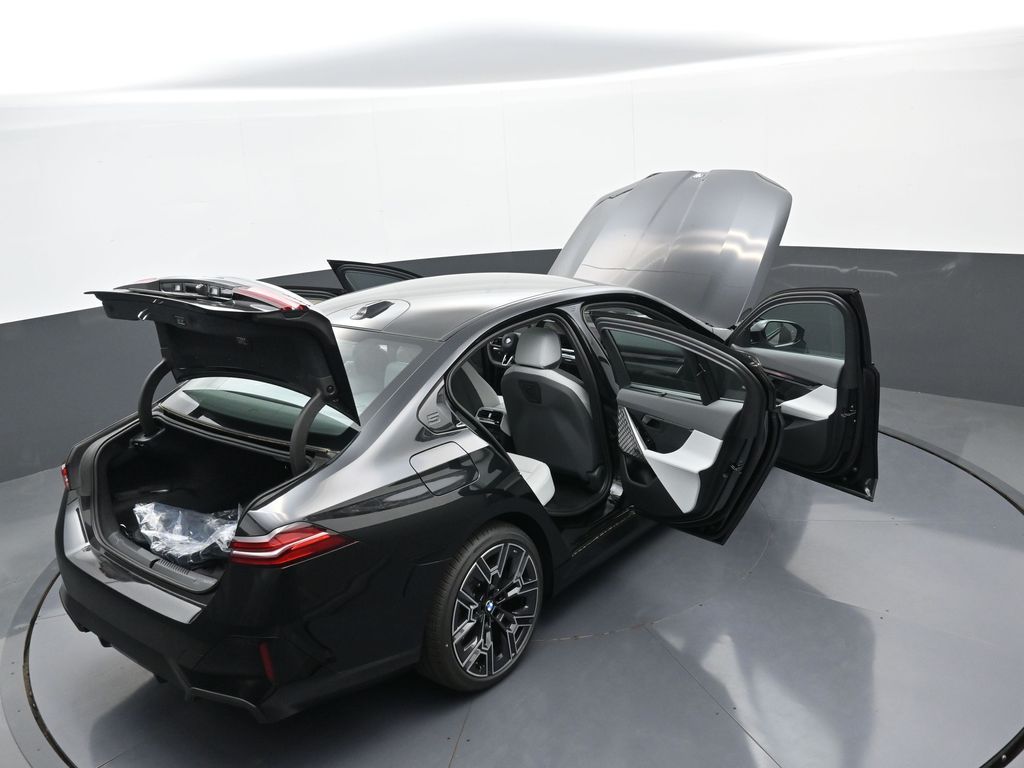 2026 BMW 5 Series 550e - Photo 44