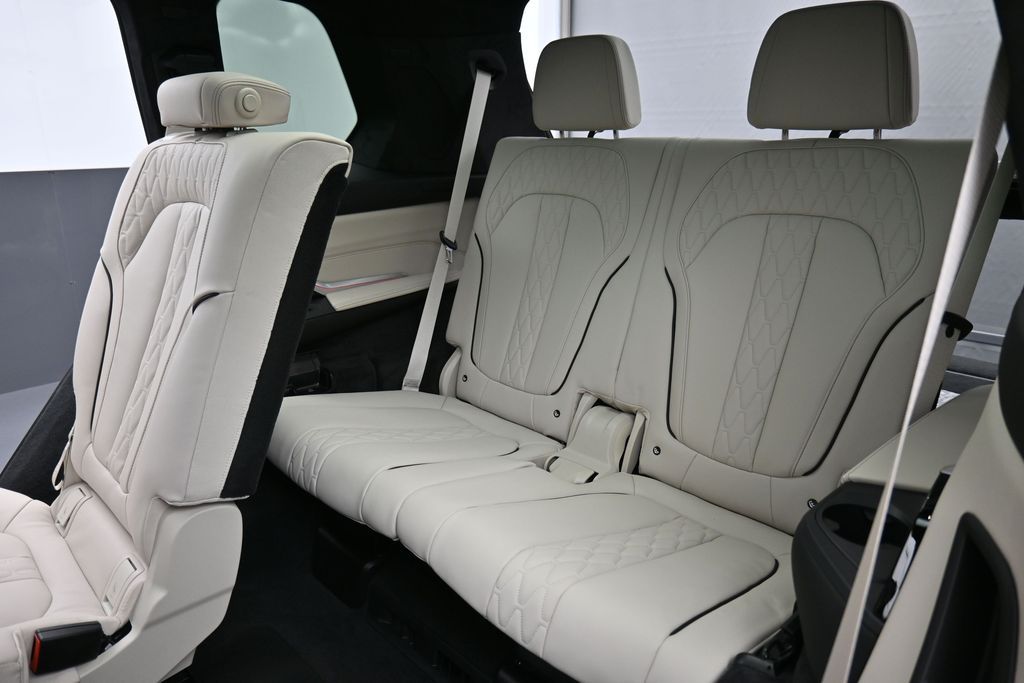 2026 BMW X7 40i - Photo 16