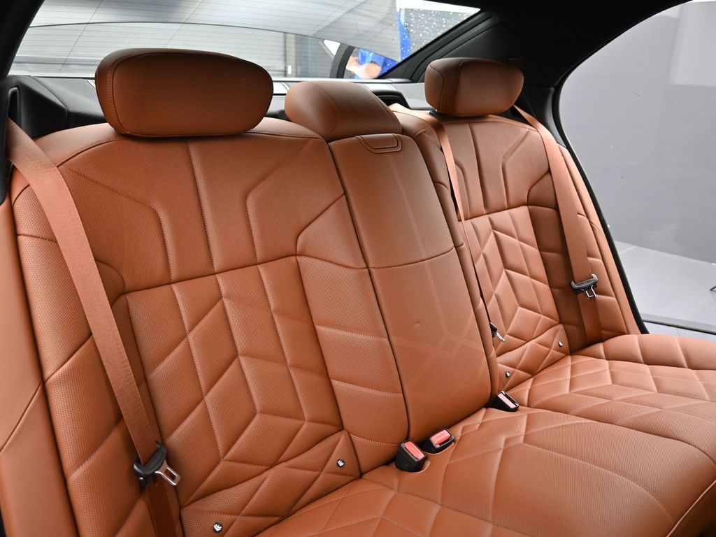 2026 BMW 7 Series 740i - Photo 25