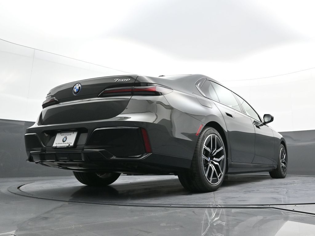 2026 BMW 7 Series 750e - Photo 29