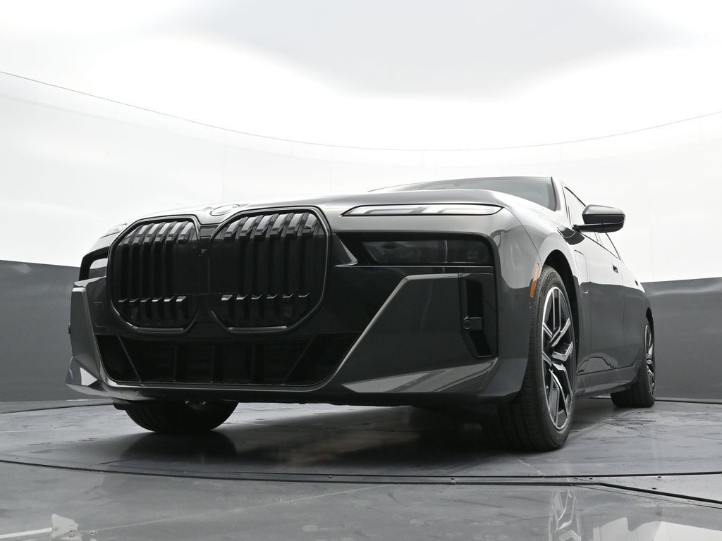 2026 BMW 7 Series 750e - Photo 25