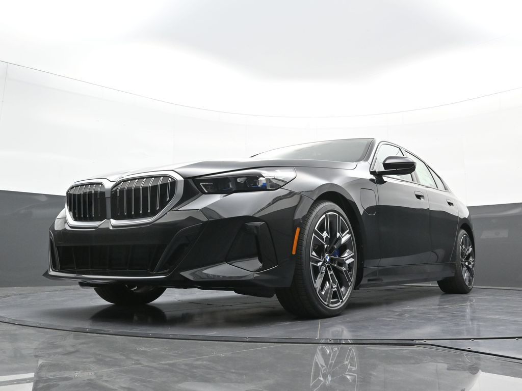2026 BMW 5 Series 550e - Photo 24