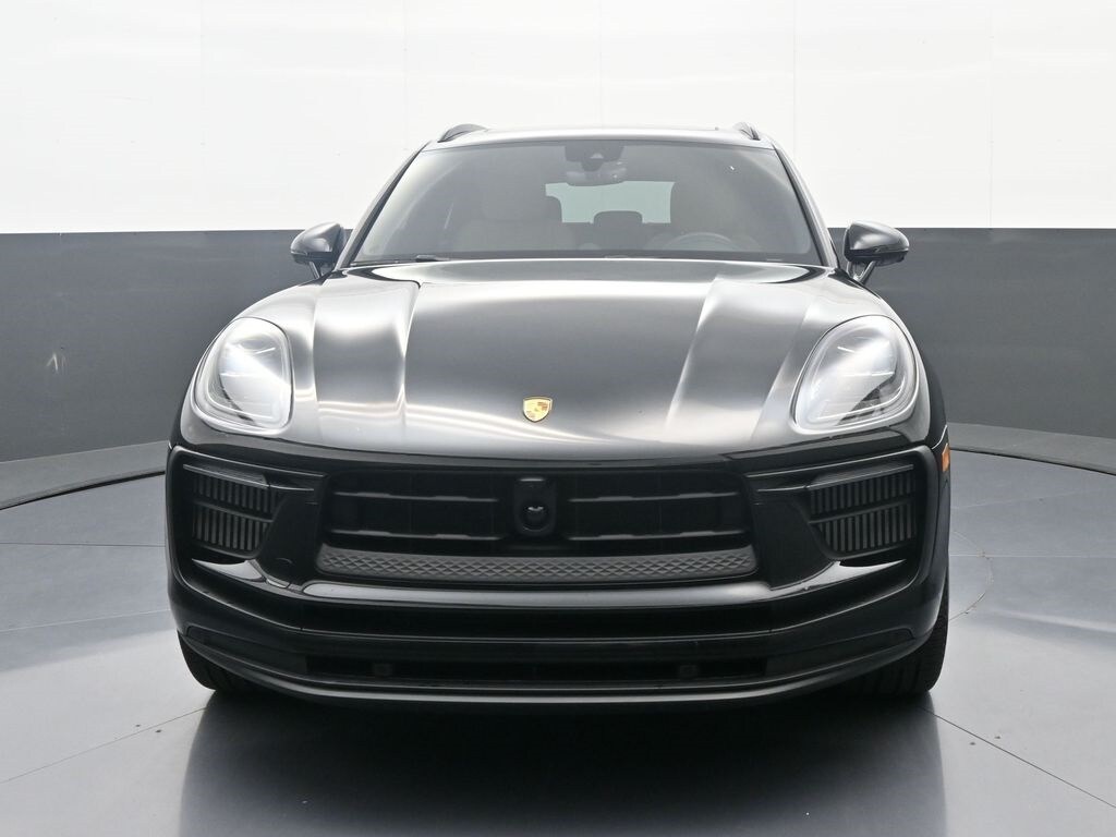 2025 Porsche Macan S photo 2
