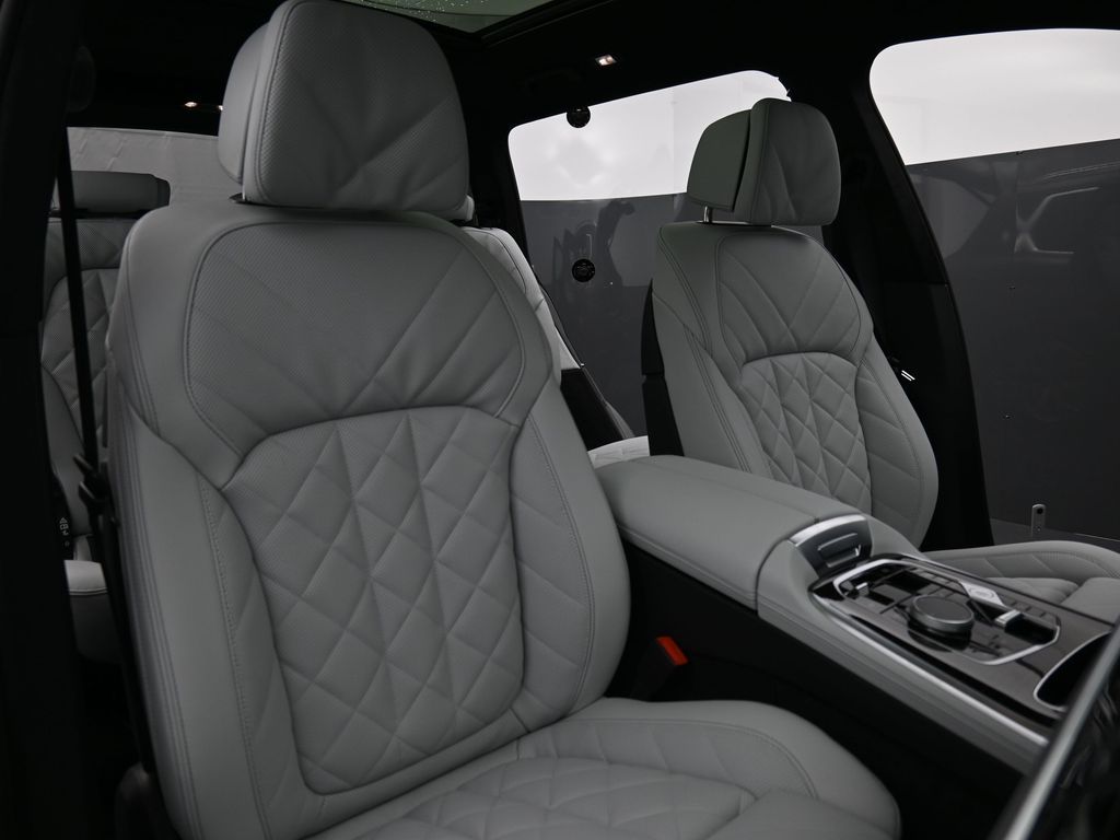 2026 BMW X7 40i - Photo 27