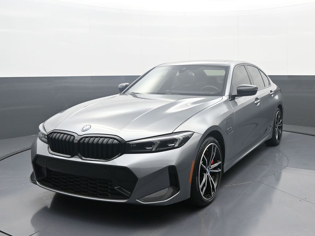 2023 BMW 3 Series 330e's photo