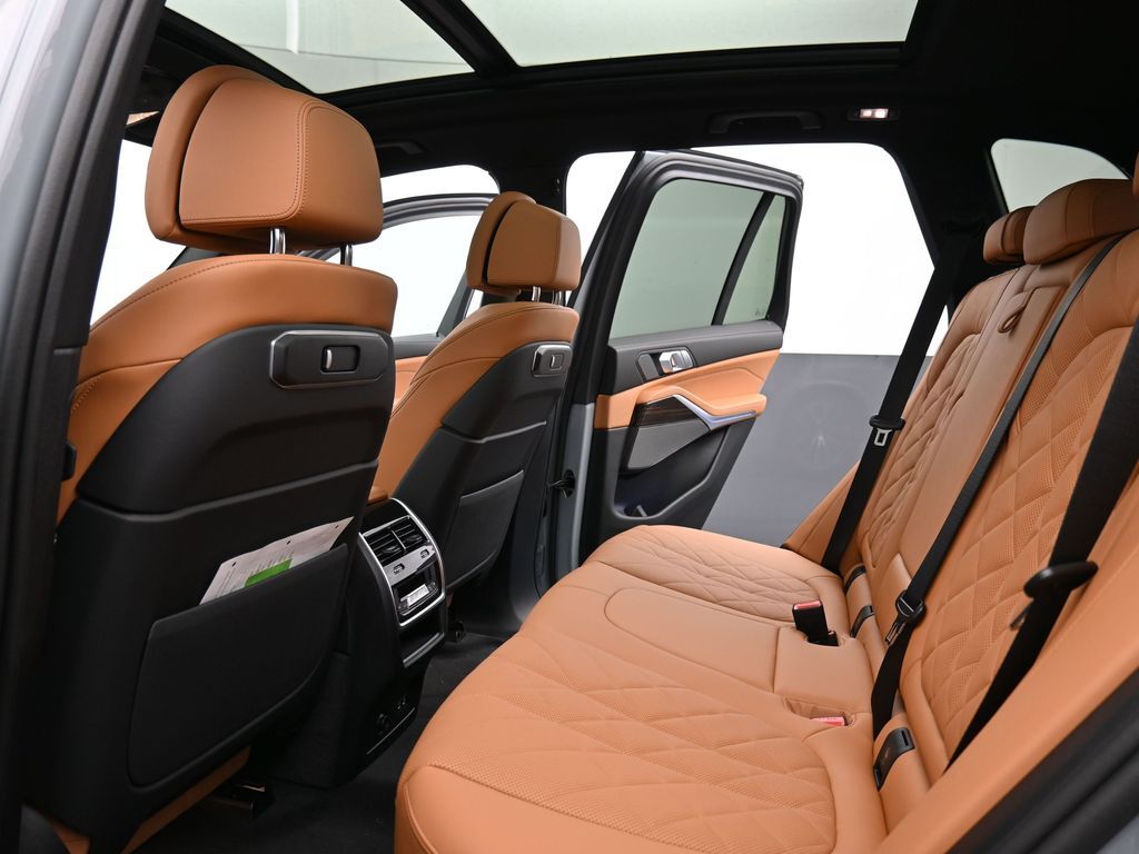 2026 BMW X5 M60i - Photo 15